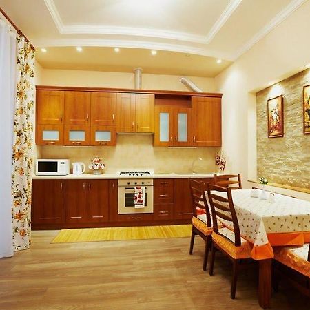 Petra Doroshenka19 Street Apartment Lviv Ngoại thất bức ảnh
